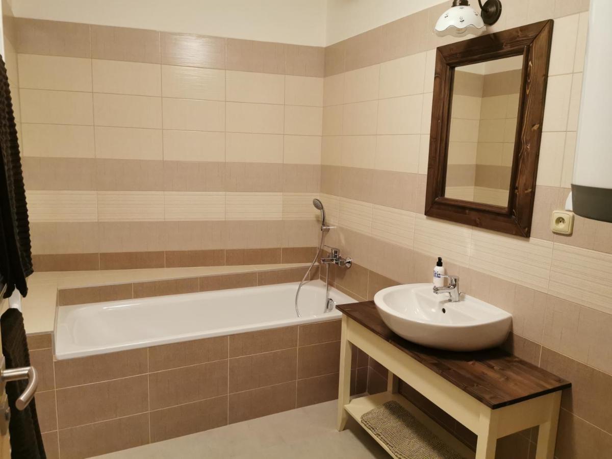 Luxusni Apartmany Sobeslav Екстер'єр фото